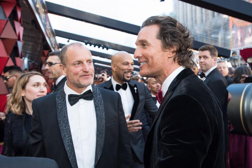 Șoc la Hollywood: Matthew McConaughey și Woody Harrelson ar putea fi frați vitregi