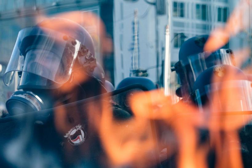 Zeci de protestatari, reţinuţi în Franţa în urma confruntărilor cu forţele de ordine 18834559