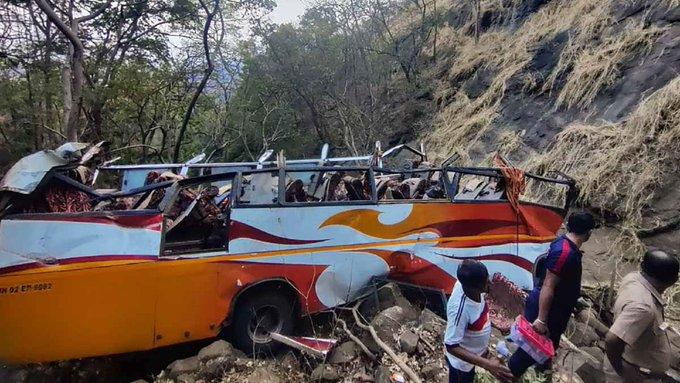 Un autobuz cu muzicieni s-a prăbușit în India: 13 persoane au murit, 29 au fost rănite