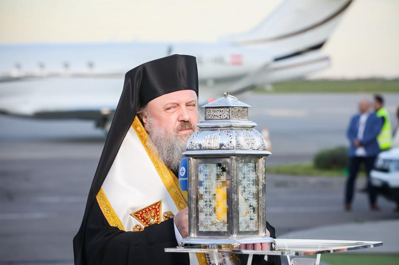 Lumina Sfântă de la Ierusalim a ajuns în România 18834761