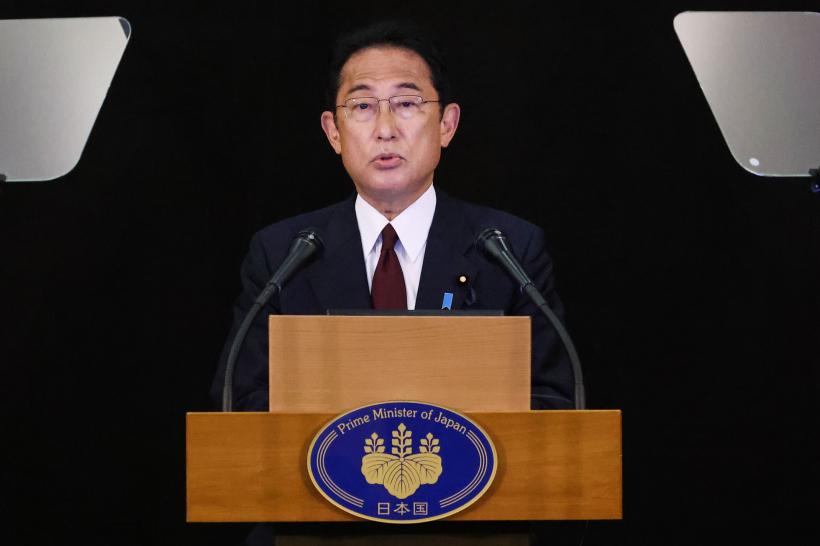 Panică în Japonia: Premierul Fumio Kishida, pus la pamânt și evacuat după ce s-a auzit o explozie 