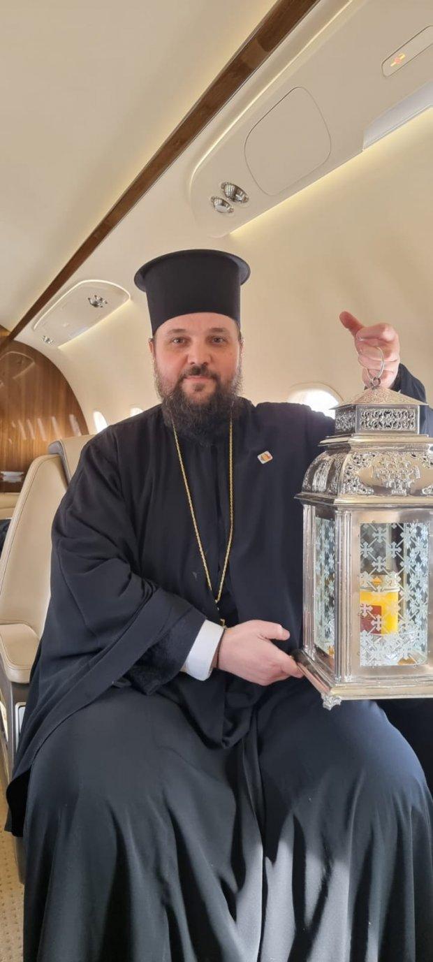 Sfânta Lumină va fi adusă de la Ierusalim de părintele arhimandrit Teofil Anăstăsoaie 18834618