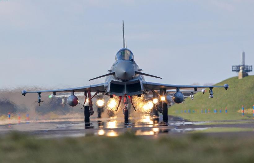Avioane de vânătoare și de spionaj din Rusia, interceptate în apropierea spațiului aerian al NATO