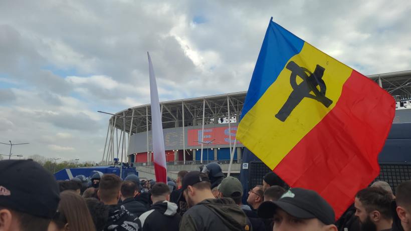 Scandal în fața Stadionului Ghencea. Ultrașii s-au luat la bătaie înainte de Steaua - Dinamo. Mai mulți suporteri au fost reținuți 18835195