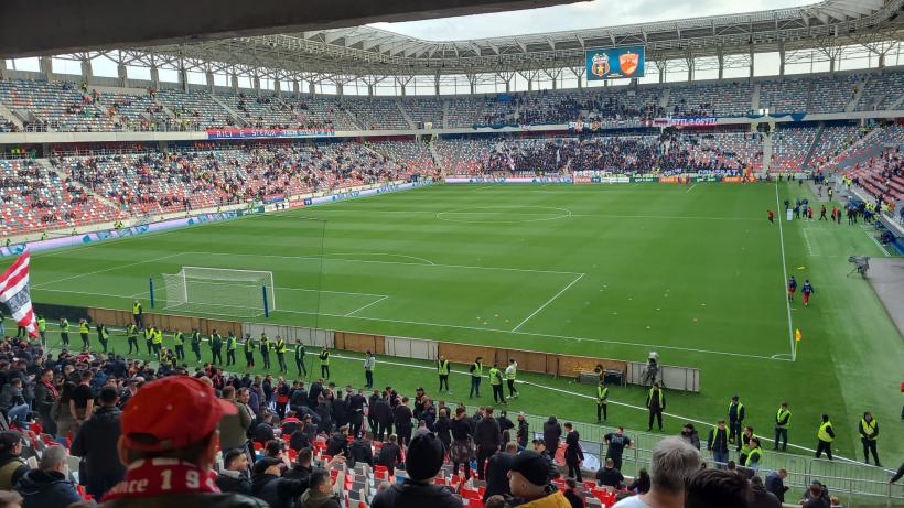 Scandal în fața Stadionului Ghencea. Ultrașii s-au luat la bătaie înainte de Steaua - Dinamo. Mai mulți suporteri au fost reținuți 18835213
