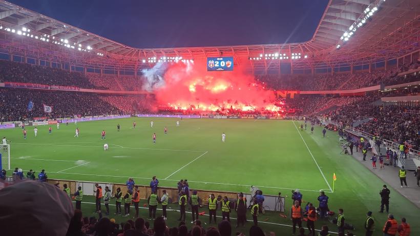 Scandal în fața Stadionului Ghencea. Ultrașii s-au luat la bătaie înainte de Steaua - Dinamo. Mai mulți suporteri au fost reținuți 18835233