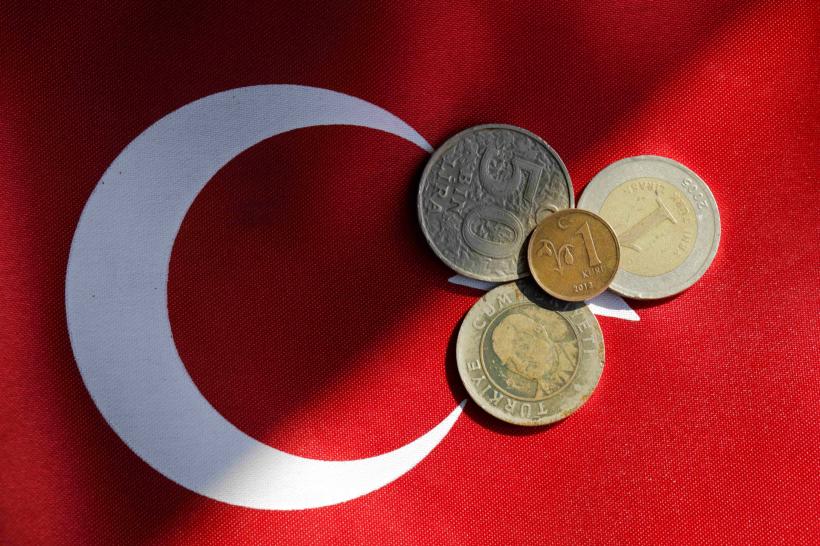 Lira turcească a ajuns la cel mai scăzut nivel din istorie