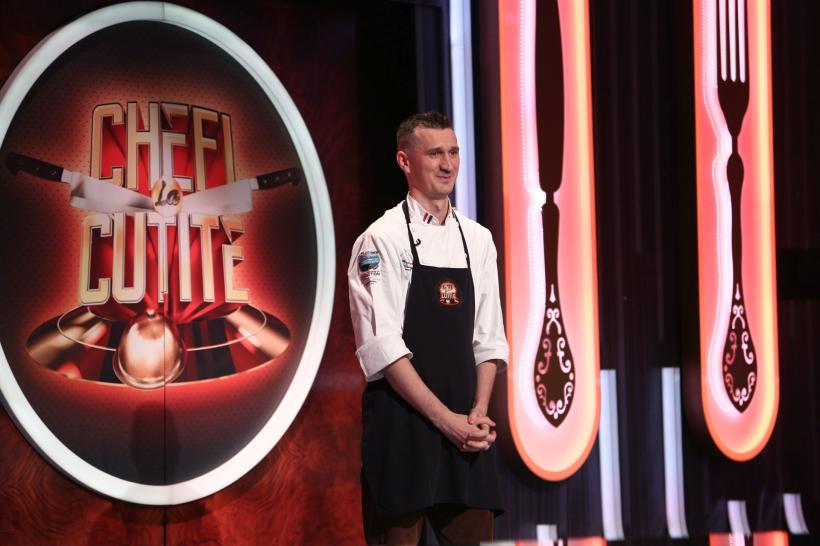 Chef Florin Dumitrescu i-a oferit aseară cuțitul de aur lui Laurențiu Neamțu, românul care a gătit pentru Céline Dion și Michael Jordan. ​​​​​​​Chefi la cuțite, lider de audiență cu ediția de ieri seară 18835514