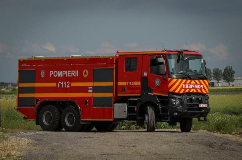 Incendiu violent într-un bloc din Târgoviște: Peste 30 de persoane au fost evacuate