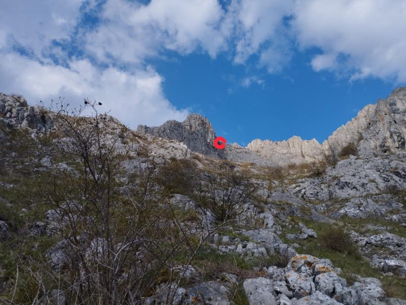 Doi tineri au rămas blocați în peretele stâncos al Pietrei Secuiului 18835893