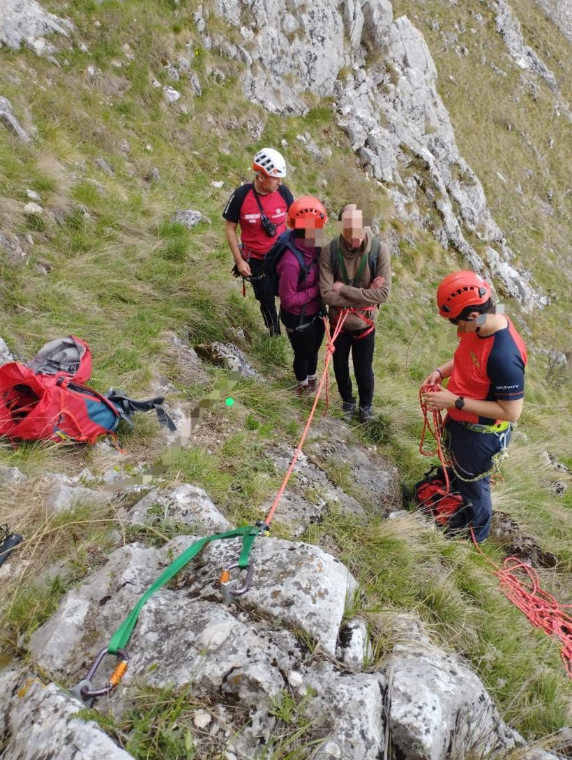 Doi tineri au rămas blocați în peretele stâncos al Pietrei Secuiului 18835894