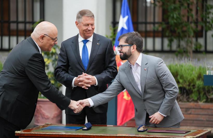 Raed Arafat a plecat cu Iohannis în Chile 18835877