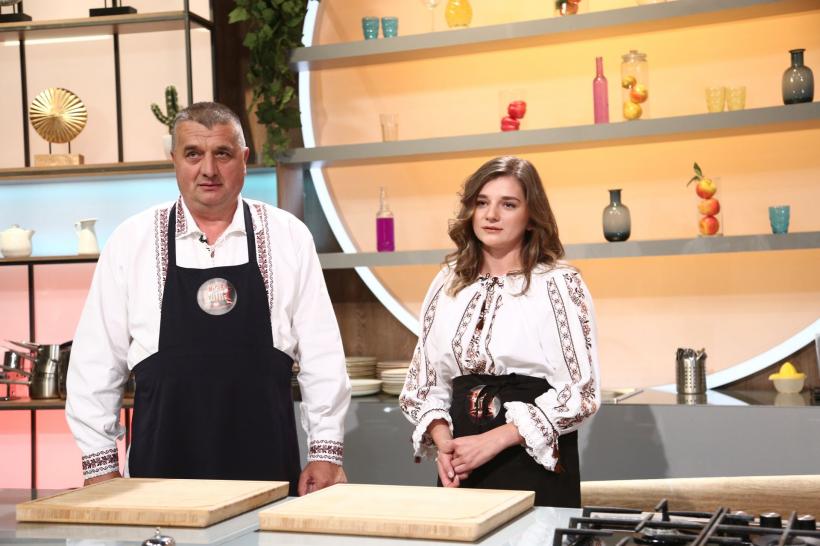 Tânărul din Drobeta-Turnu Severin care a gătit pentru Pep Guardiola și Ronaldo participă diseară la Chefi la cuțite. Jocul de amuletă este jurizat de Alina Ceușan 18836085