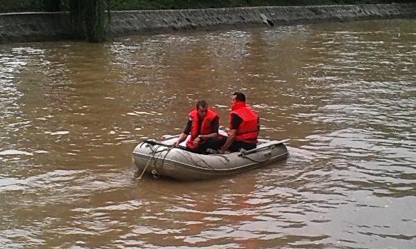 Cadavrul unui bărbat, scos de pompieri din râul Mureș 18836048