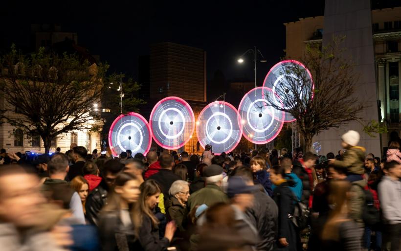 Peste 120.000 de bucureșteni și turiști s-au bucurat în acest weekend de Festivalul Spotlight – Geometry of the City 18836139