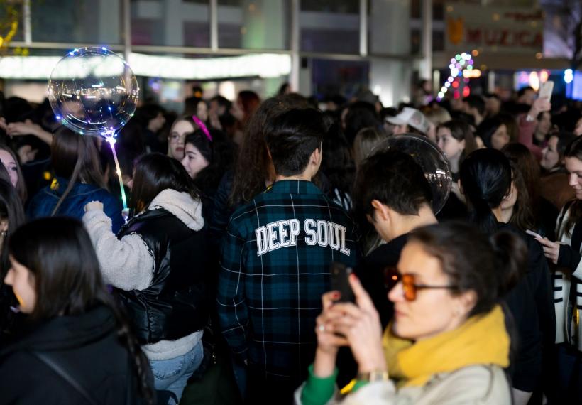 Peste 120.000 de bucureșteni și turiști s-au bucurat în acest weekend de Festivalul Spotlight – Geometry of the City 18836142