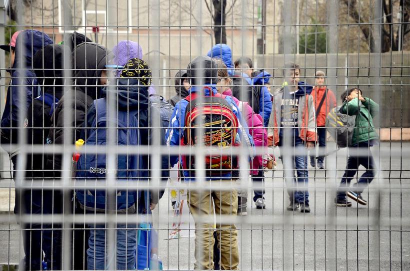 Școală doar pentru copiii corporatiștilor și profesori angajați politic 18836016