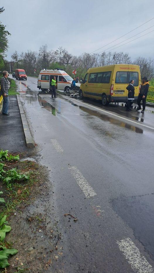 Accident grav în Buzău. Ciocnire între un microbuz de transport persoane și un autoturism. A fost activat Planul Roșu de Intervenție 18836308