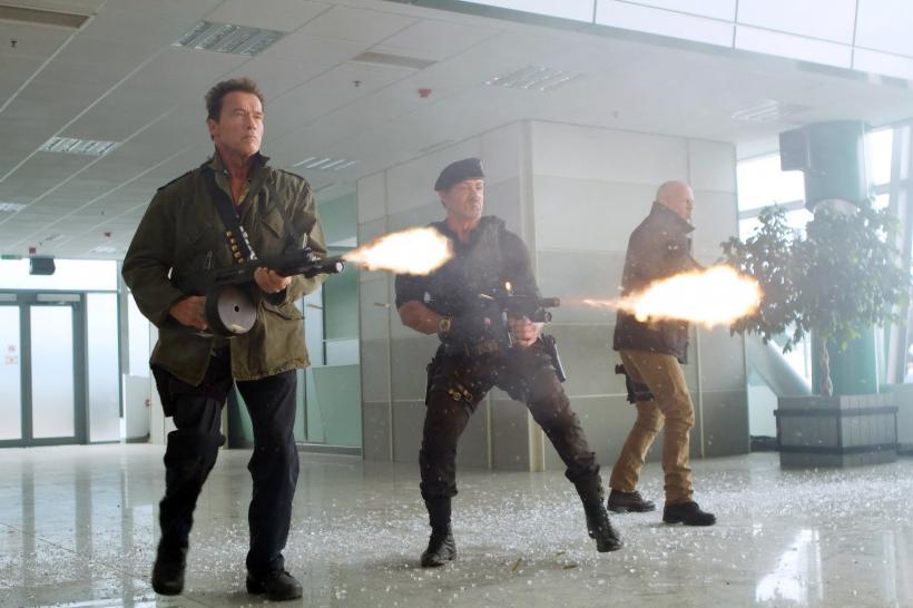 Arnold Schwarzenegger, pe lista actorilor care vor să-l sprijine Bruce Willis