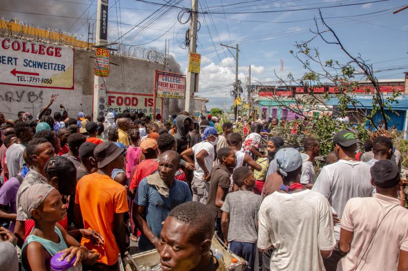 Cruzime fără margini: Cel puțin 12 presupuși criminali, bătuți până la moarte și arși în Haiti