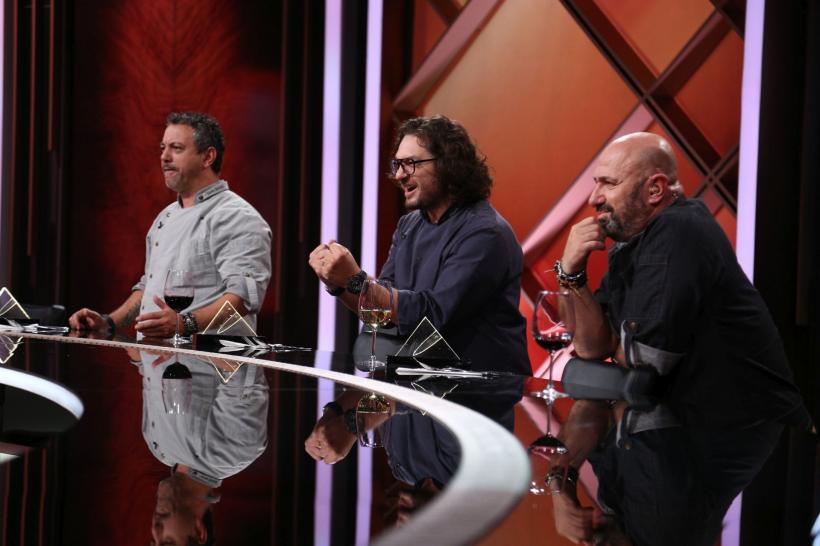 Chef Florin Dumitrescu a câștigat bomba aseară, iar cel mai înalt om din lume a gătit pentru jurați, într-o ediție Chefi la cuțite lider de audiență 18836697