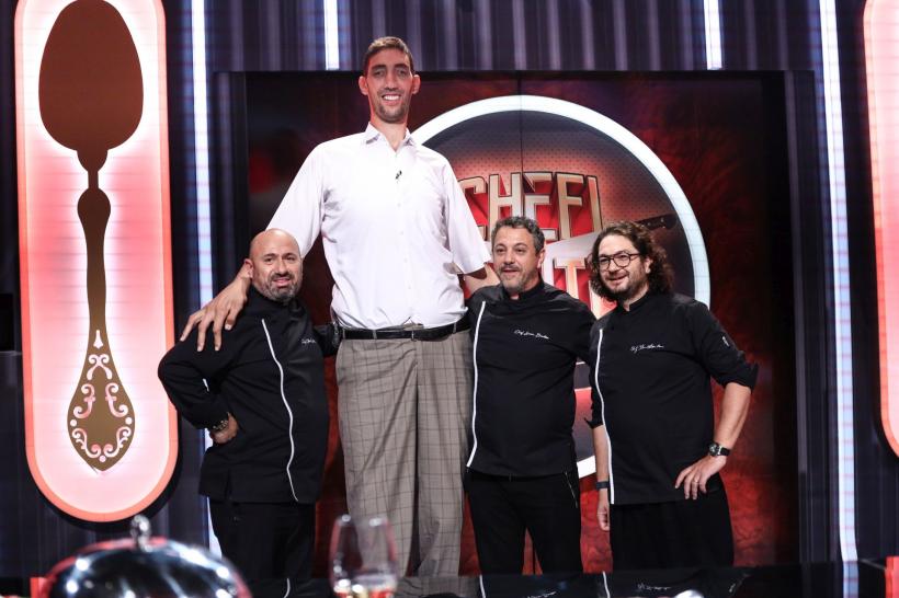 Chef Florin Dumitrescu a câștigat bomba aseară, iar cel mai înalt om din lume a gătit pentru jurați, într-o ediție Chefi la cuțite lider de audiență 18836704