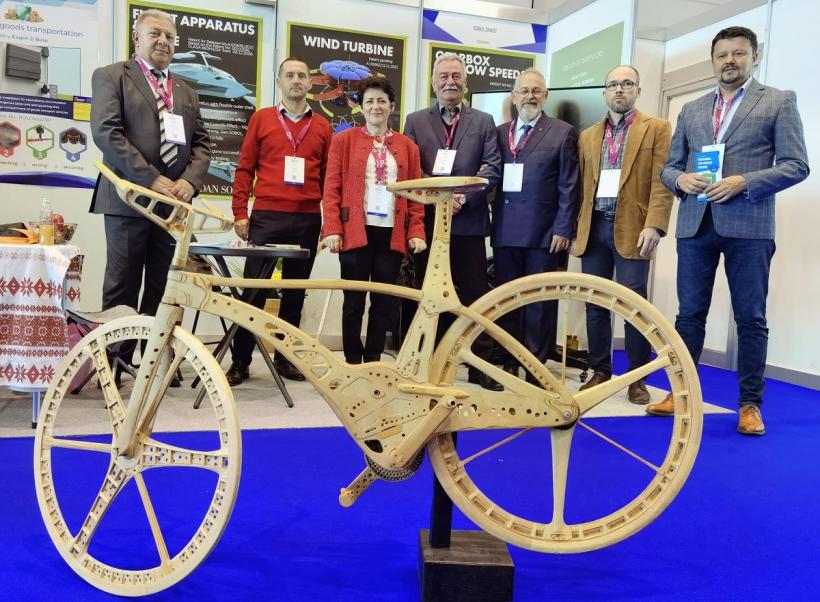 Cea mai ușoară bicicletă din lume, prezentată de arădeni la Salonul Mondial de Invenții de la Geneva