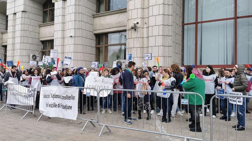 Direcție a Ministerului Justiției, ținută în fecale 18836740