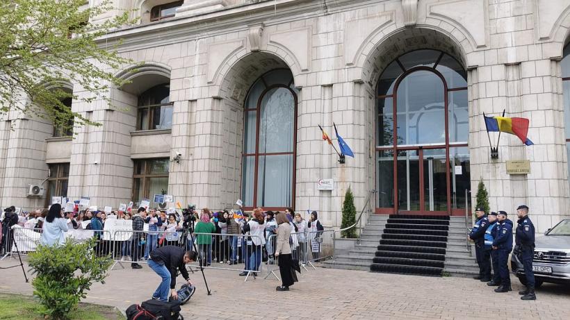 Direcție a Ministerului Justiției, ținută în fecale 18836743