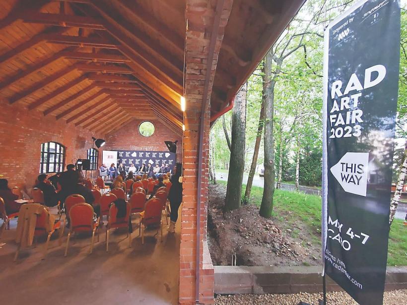 20 de galerii de artă reunite în același loc 18836755