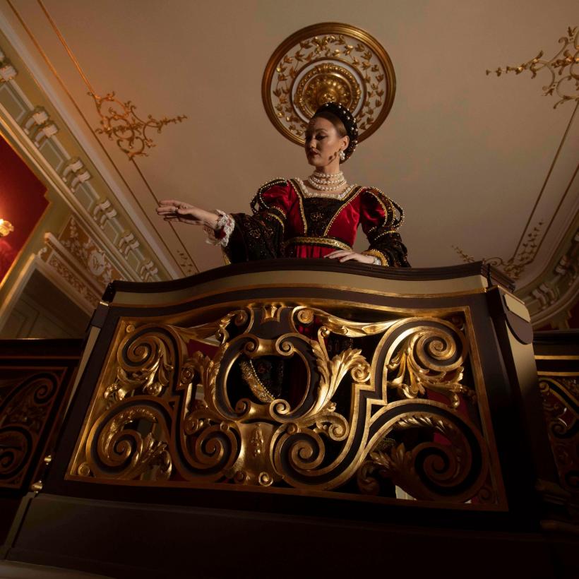 Dans al sinelui printre oglinzi, un vals al eșarfelor și ...  -Interviu cu balerina Manuela Elena Giuverdea- 18836915