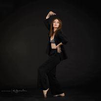 Dans al sinelui printre oglinzi, un vals al eșarfelor și ...  -Interviu cu balerina Manuela Elena Giuverdea- 18836923