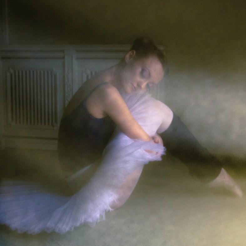 Dans al sinelui printre oglinzi, un vals al eșarfelor și ...  -Interviu cu balerina Manuela Elena Giuverdea- 18836926