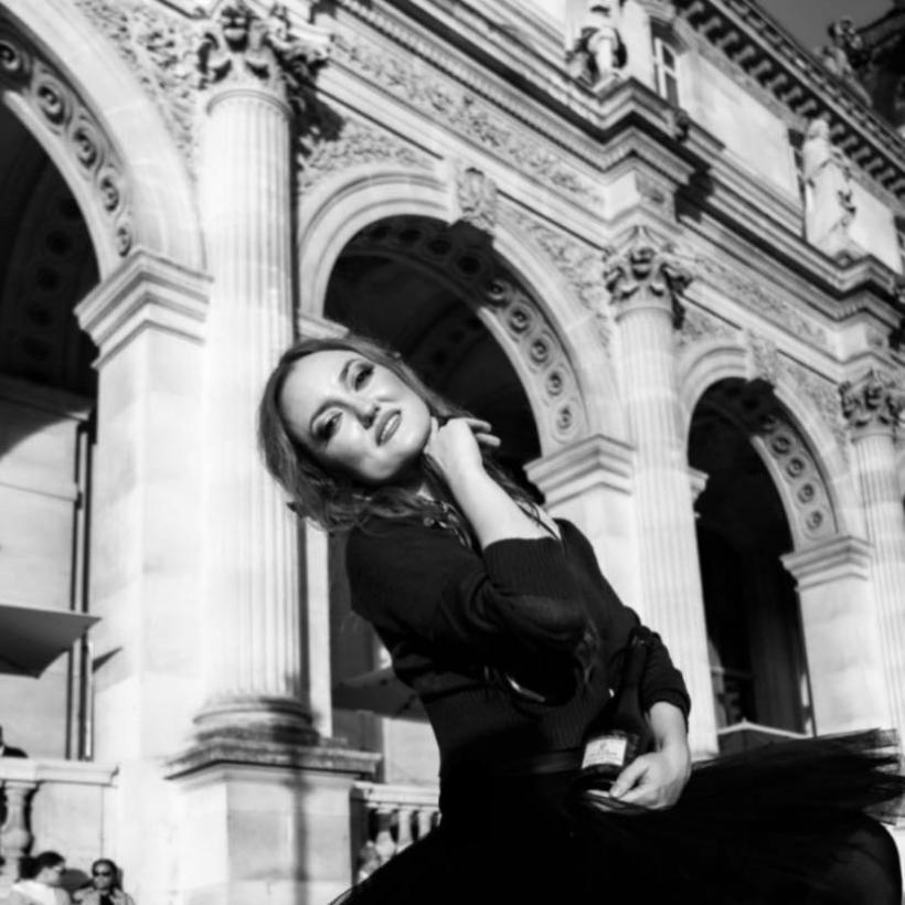 Dans al sinelui printre oglinzi, un vals al eșarfelor și ...  -Interviu cu balerina Manuela Elena Giuverdea- 18836927