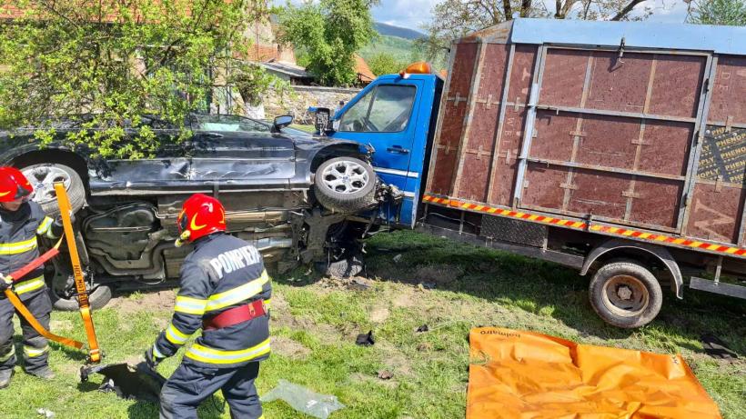 Carambol cu 5 mașini pe DN 6 Caransebeș-Lugoj! Cinci victime, una decedată. Trafic blocat