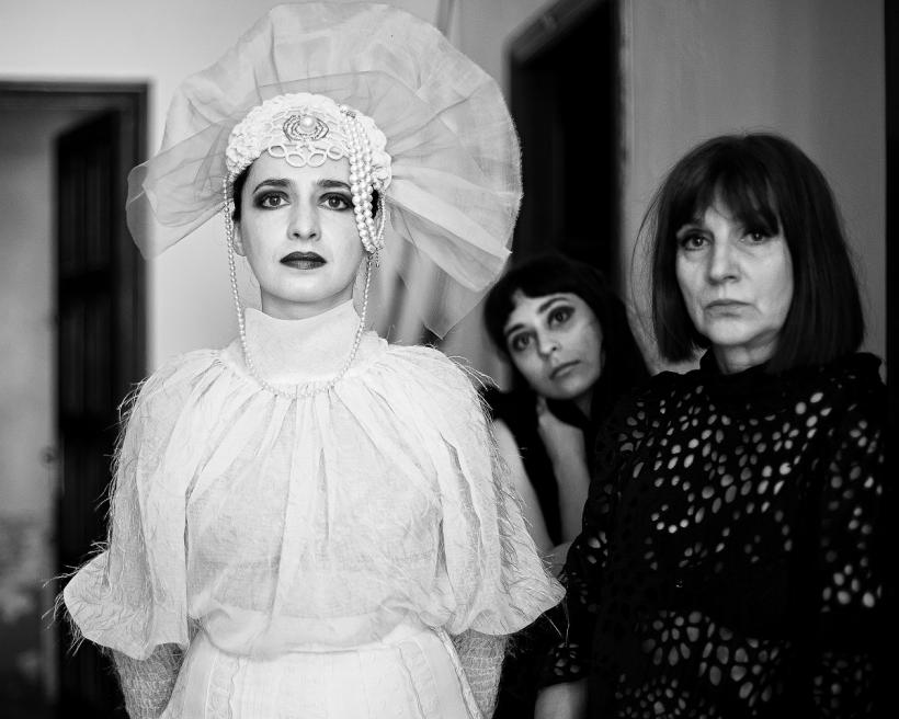 Instalația fotografică „Cele care nu se văd” aduce ficțiunea în real până pe 9 mai, în București 18837037