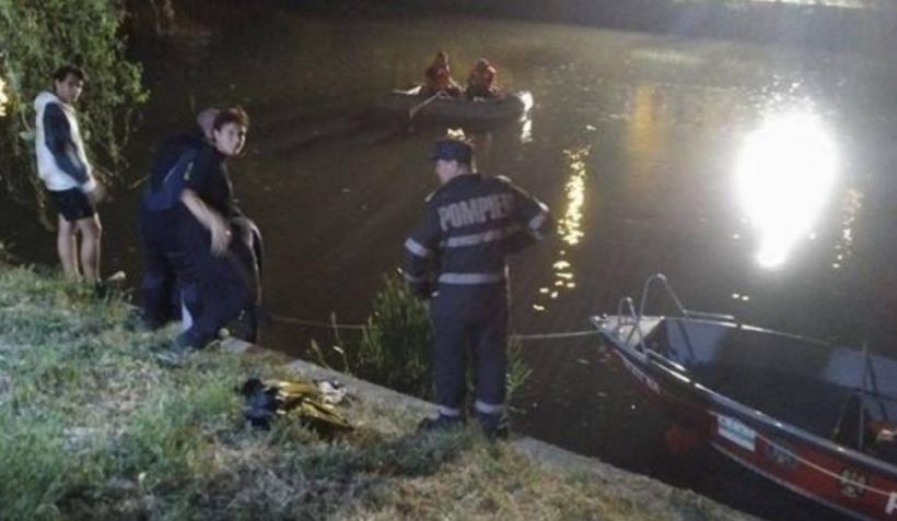 O barcă cu 12 persoane s-a răsturnat în râul Mureș. Patru persoane sunt dispărute