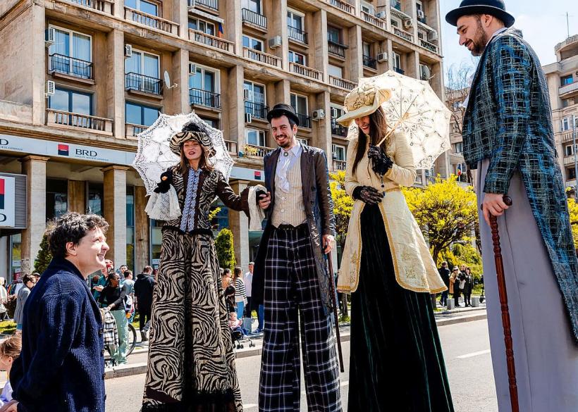 Peste 30.000 de bucureşteni au participat sâmbătă, pe Calea Victoriei, la evenimentul ''Străzi deschise'' 18837094