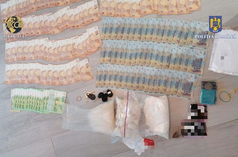 2 kilograme de droguri, care urmau să fie vândute în cluburile din Mamaia, confiscate de polițiști