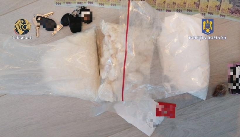 2 kilograme de droguri, care urmau să fie vândute în cluburile din Mamaia, confiscate de polițiști 18837081