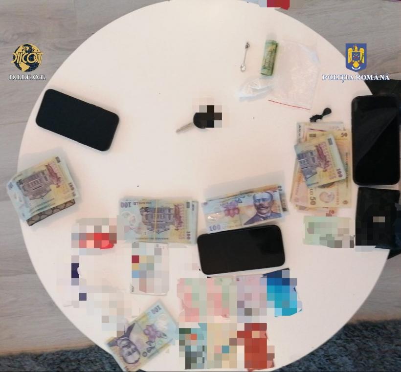 2 kilograme de droguri, care urmau să fie vândute în cluburile din Mamaia, confiscate de polițiști 18837083