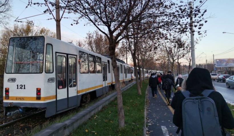 Două tramvaie s-au tamponat pe linia 25, în Capitală 18837164
