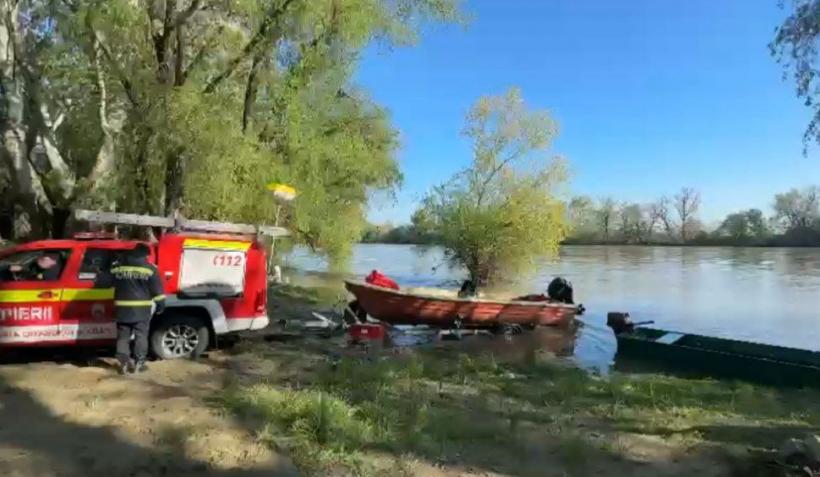 Cele 4 persoane dispărute după accidentul de pe râul Mureș nu au fost găsite. Scafandrii s-au retras