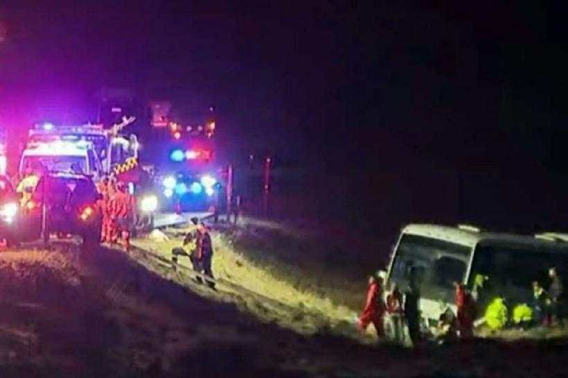 Tragedie cu zeci de victime! Autobuz, prăbușit în prăpastie 18837167