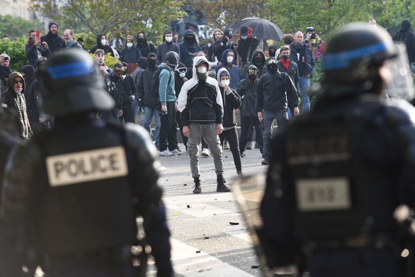 Cel puțin 540 de persoane arestate după protestele violente din Franța