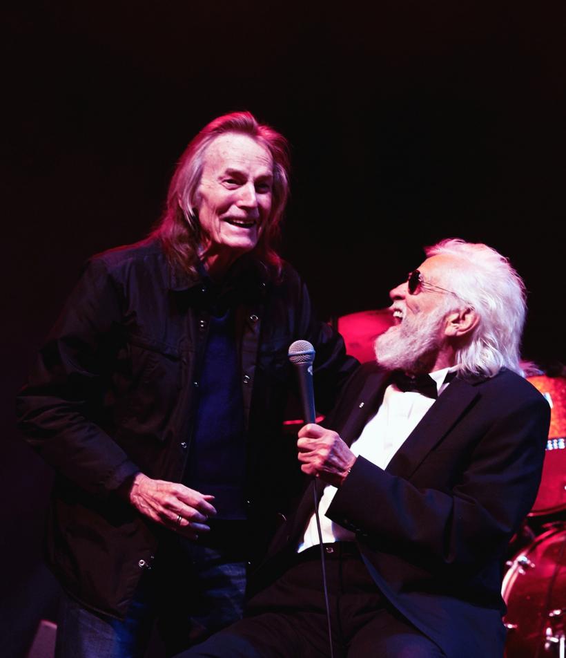 Ne-a părăsit o legendă a muzicii folk 18837321