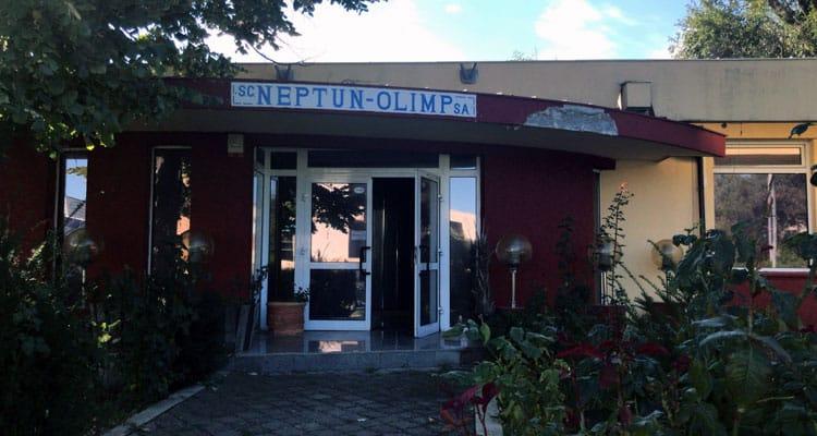 Carnetul de partid, cel mai prețios atu: Turismul politic împinge spre faliment societatea Neptun-Olimp 