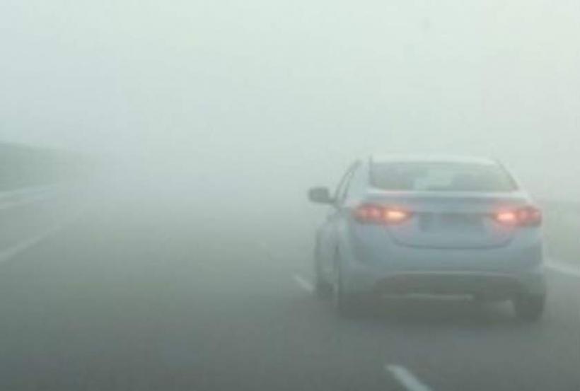 Cod galben de ceață în trei județe. Vizibilitate redusă pe Autostrada București-Constanța