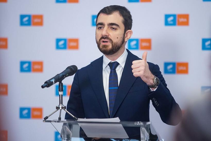 USR fură startul campaniei electorale cu proiectul de lege „Niciun salariu de la stat, peste Iohannis”