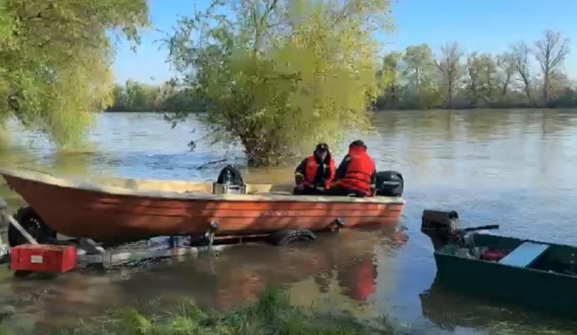 S-au reluat, pentru a treia zi, căutările celor patru persoane dispărute în râul Mureș 18837507